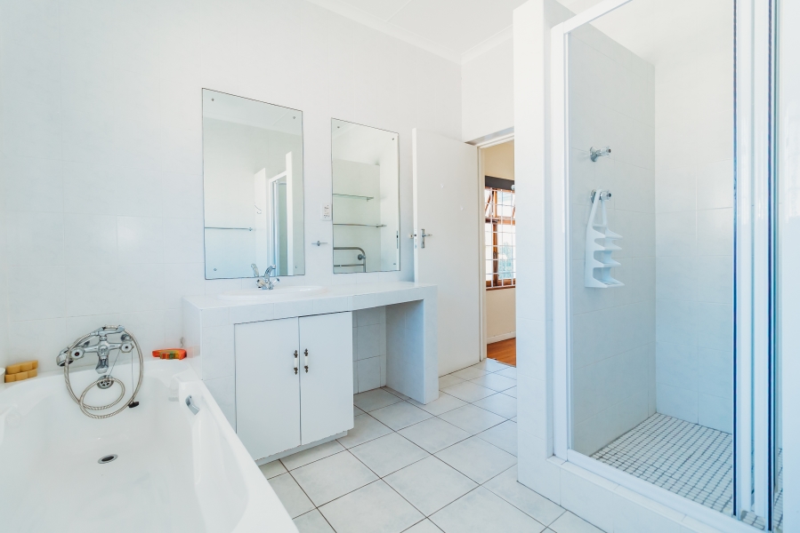 4 Bedroom Property for Sale in Heatherlands Western Cape